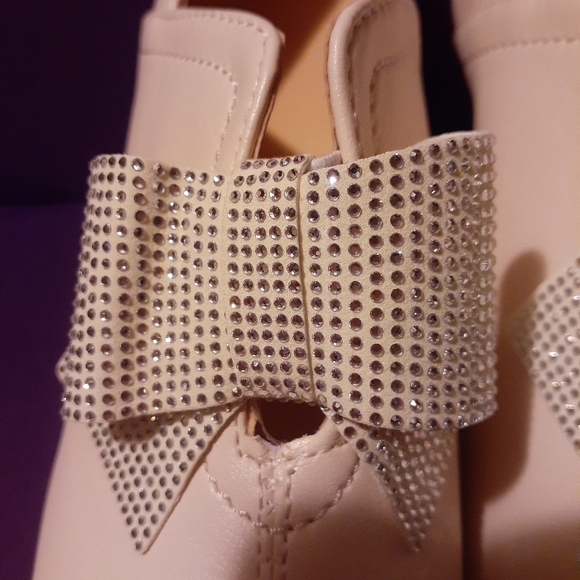 Beige Ladies Fashion Solid Leather Surface Rhinestone Bow Retro Thick High Heel. - Picture 2 of 6